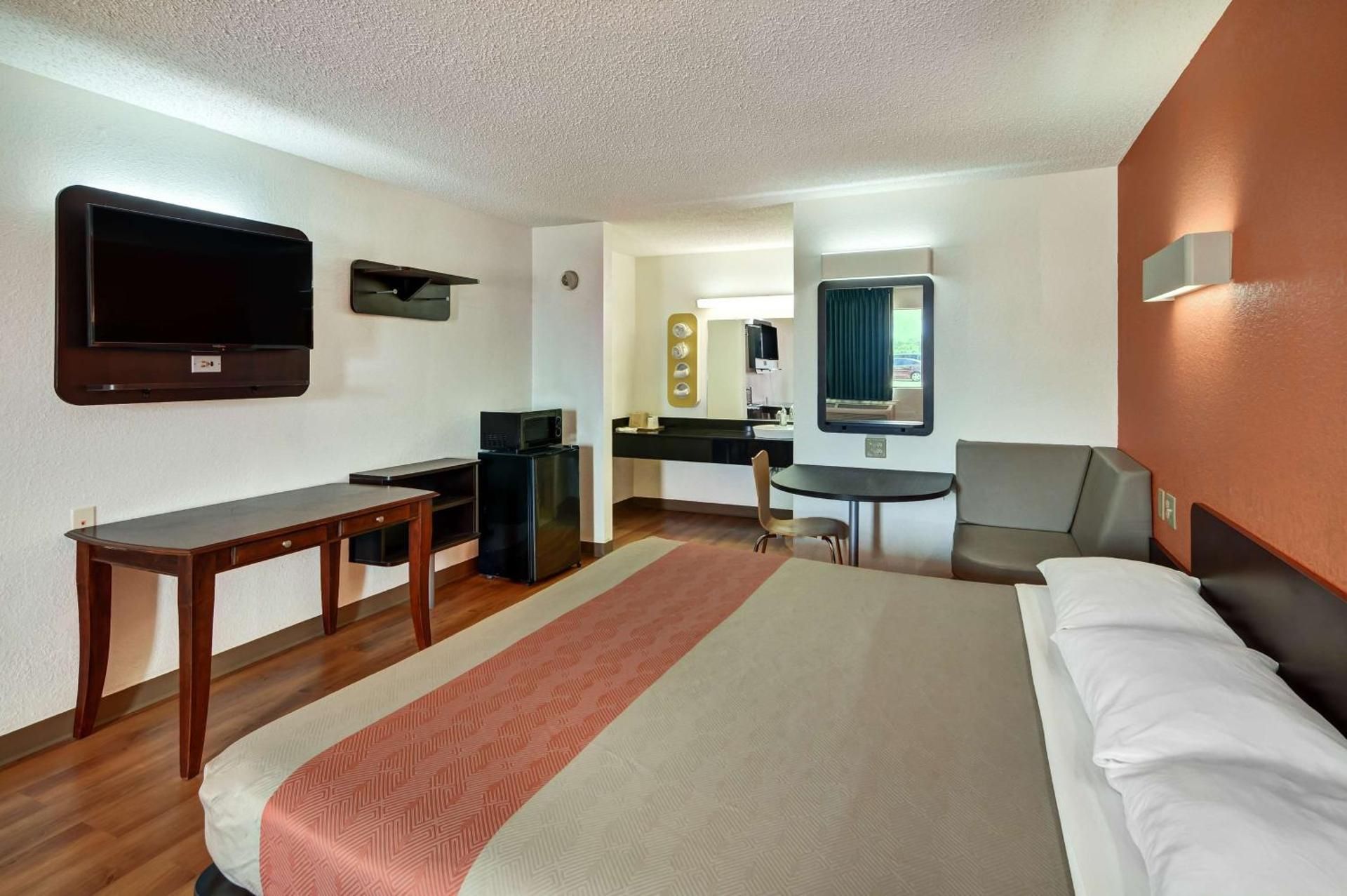Motel 6 Lindale, TX