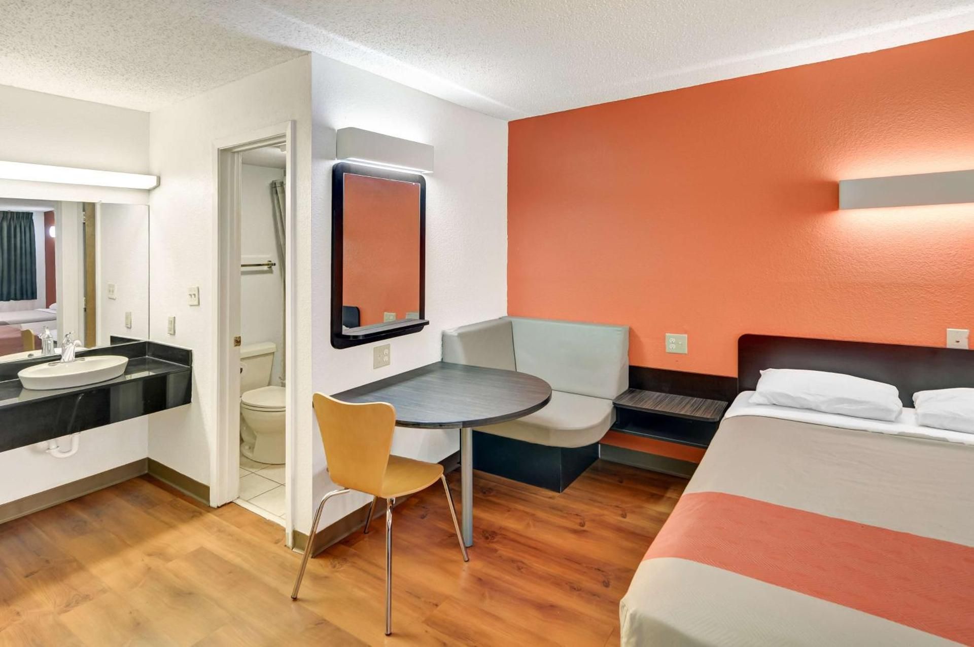 Motel 6 Lindale, TX