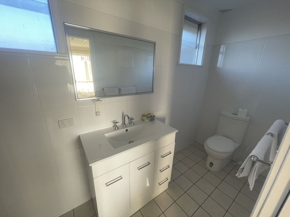 Lithgow Motor Inn Deluxe Double or Twin Room 4