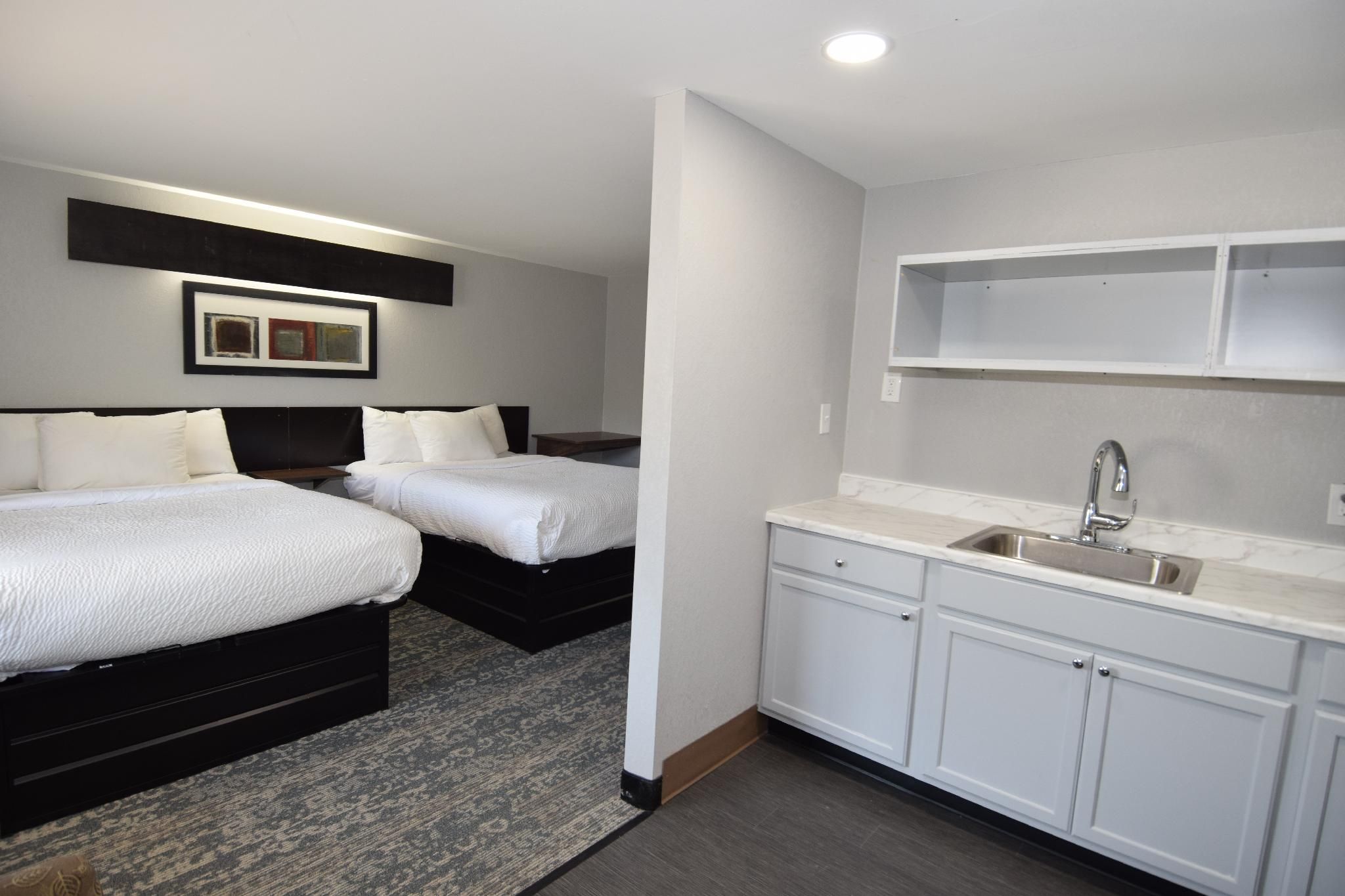 2 Full Beds, Wetbar