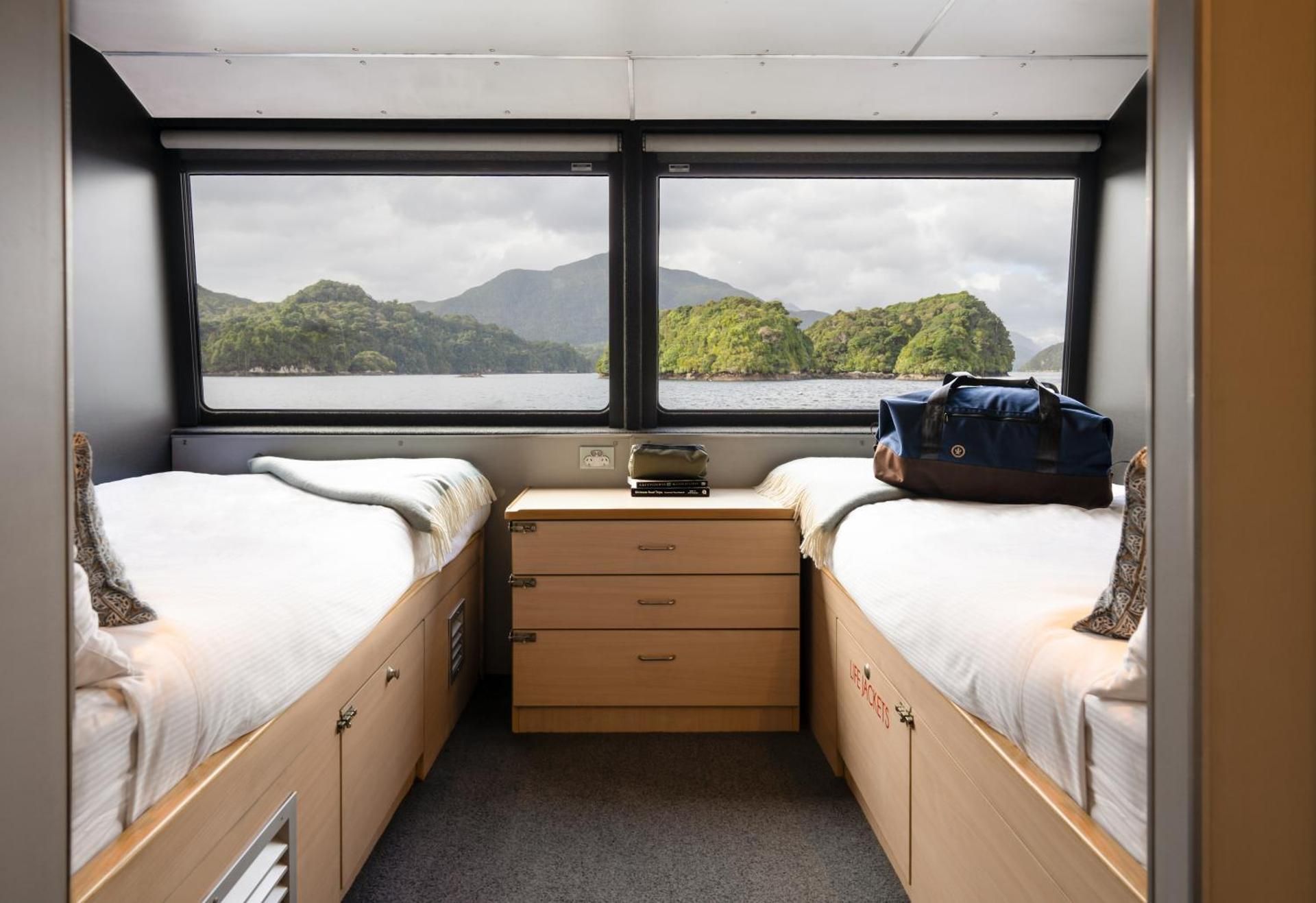 Endeavor Cabin - Deluxe Twin Room
