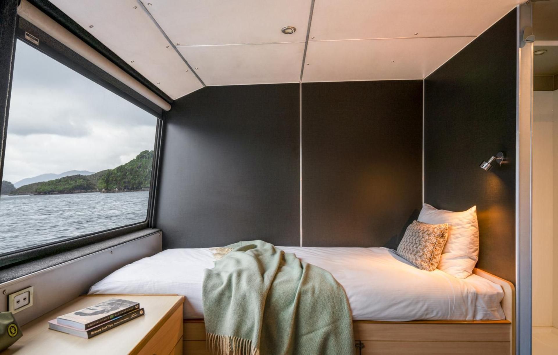 Endeavor Cabin - Deluxe Twin Room