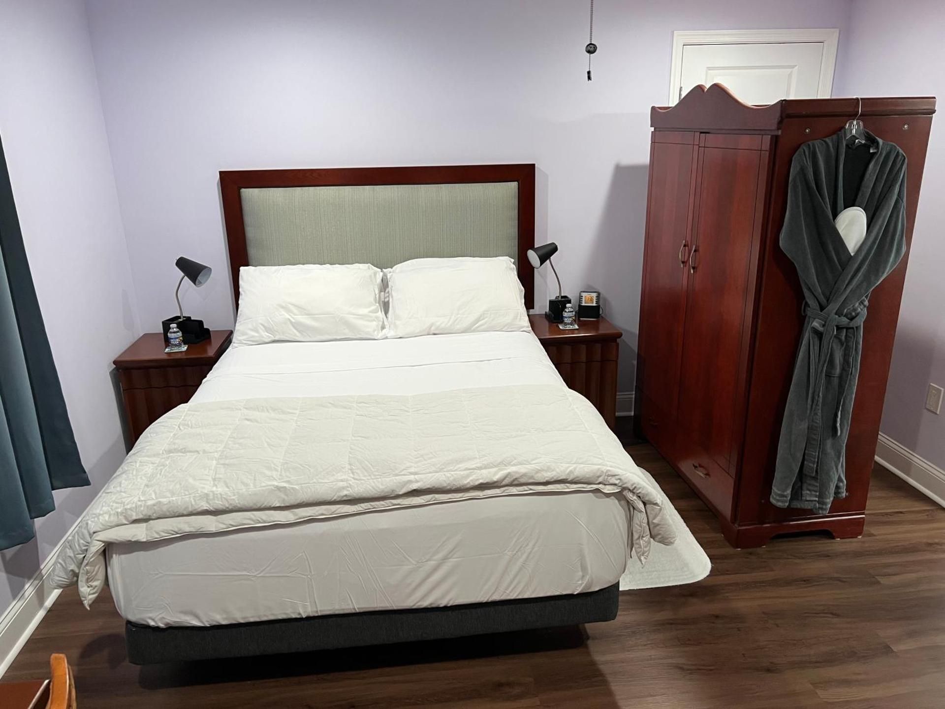 Queen Room with Garden View 1