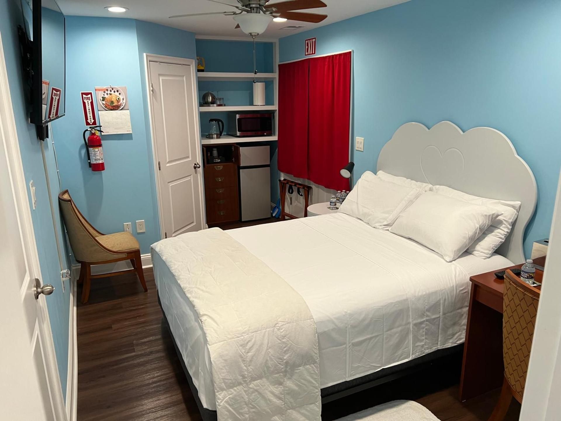 Queen Room with Garden View 2