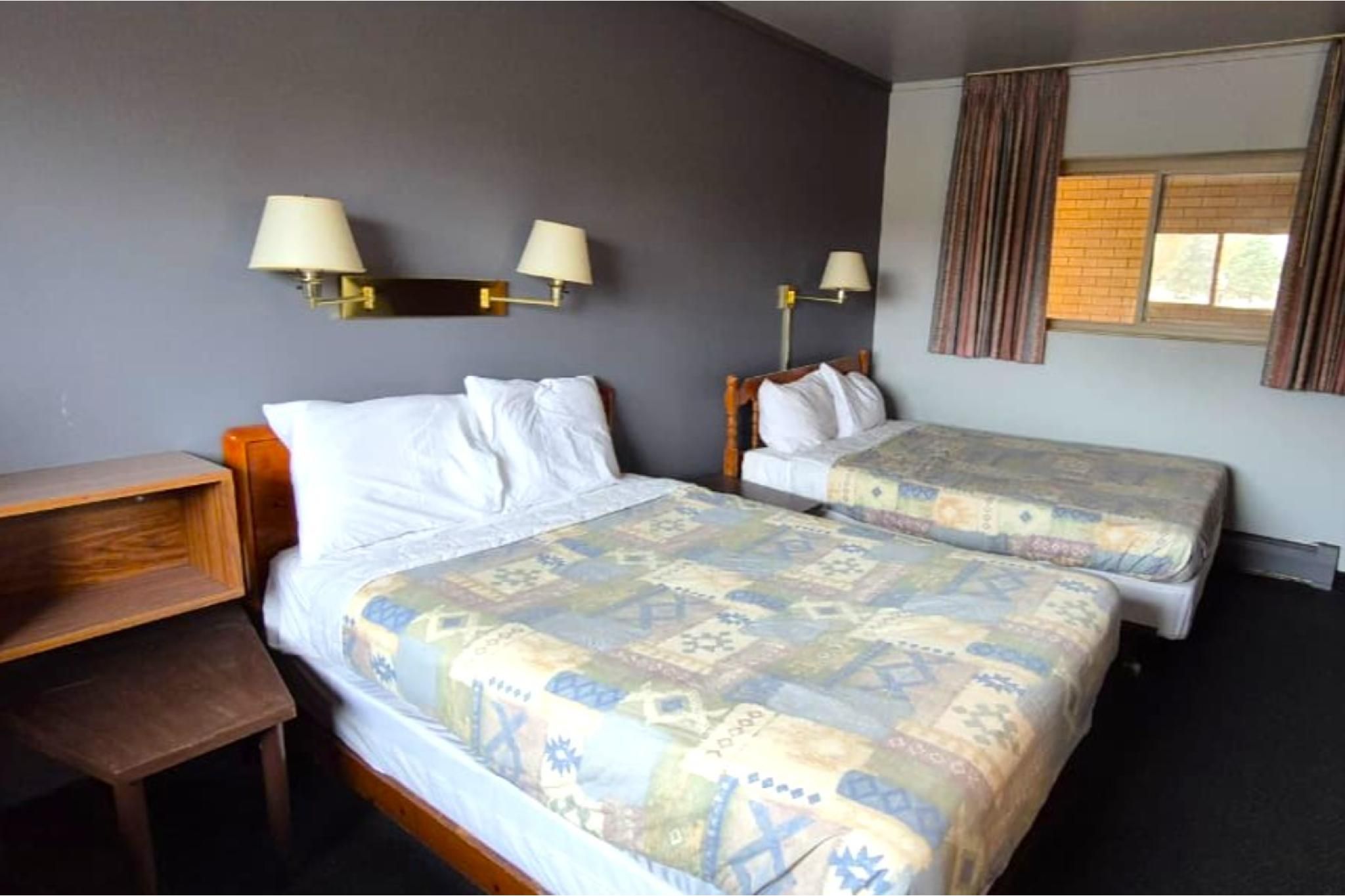 Capital O Swan Inn Comstock Park 2 Queen Beds Non-Smoking