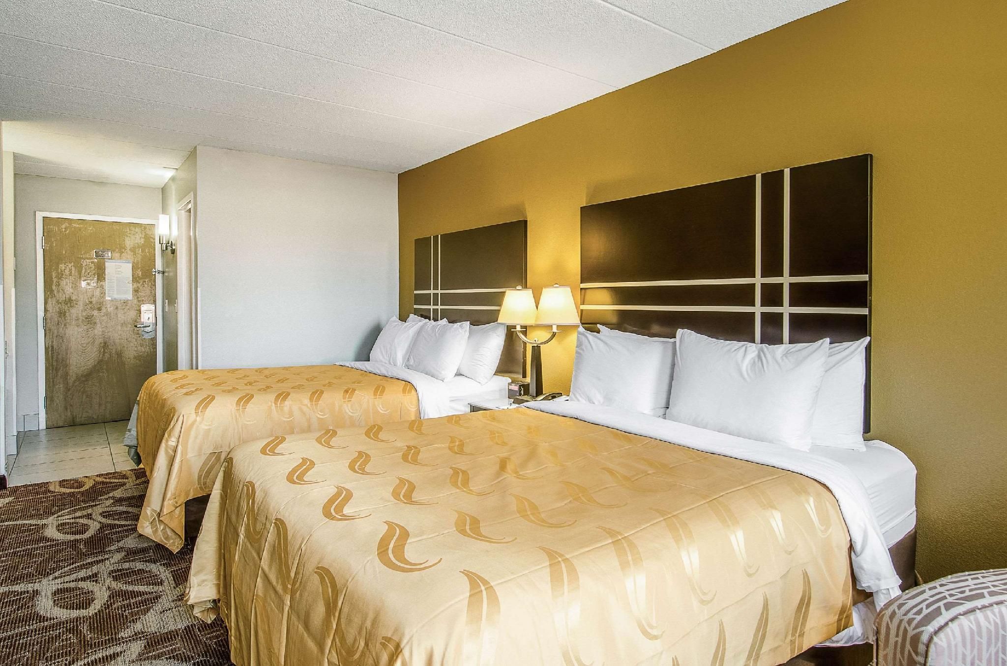 2 Queen Beds - No Smoking