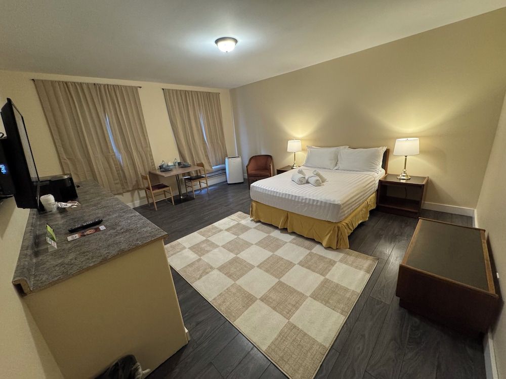 Kenricia Hotel Standard Room, Partial Lake View 3