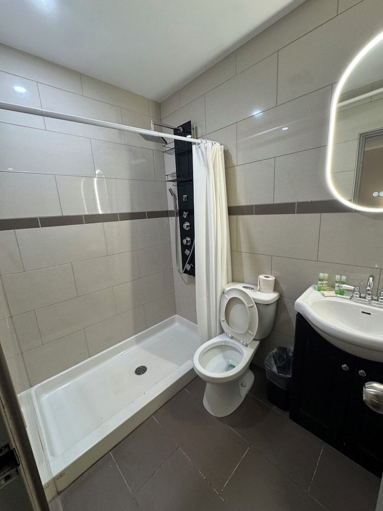 Kenricia Hotel Standard Room, Partial Lake View 4