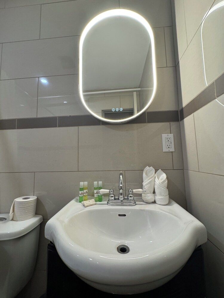 Kenricia Hotel Standard Room, Partial Lake View 5