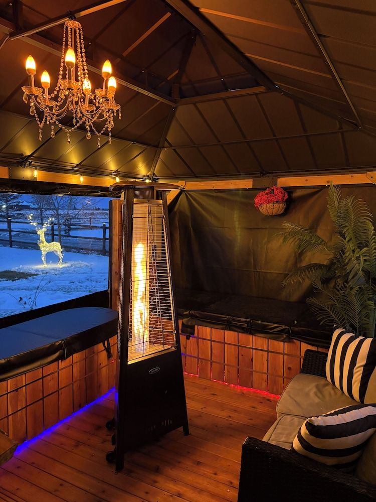 Prairie Junction Cabins Stettler Family Cabin 9