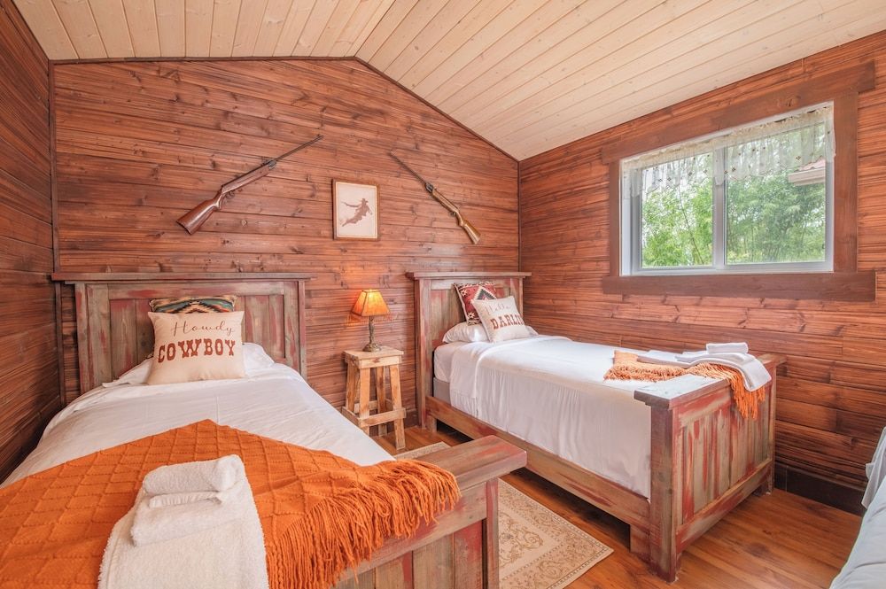 Prairie Junction Cabins Stettler Family Cabin 4