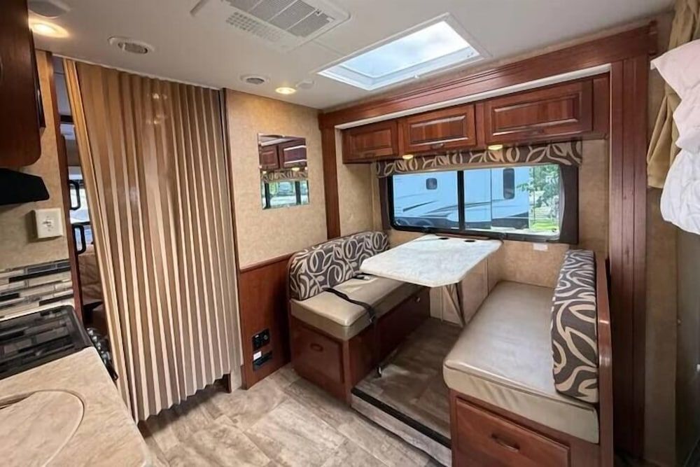 Prairie Junction Cabins Stettler Basic Cabin, Multiple Beds 3