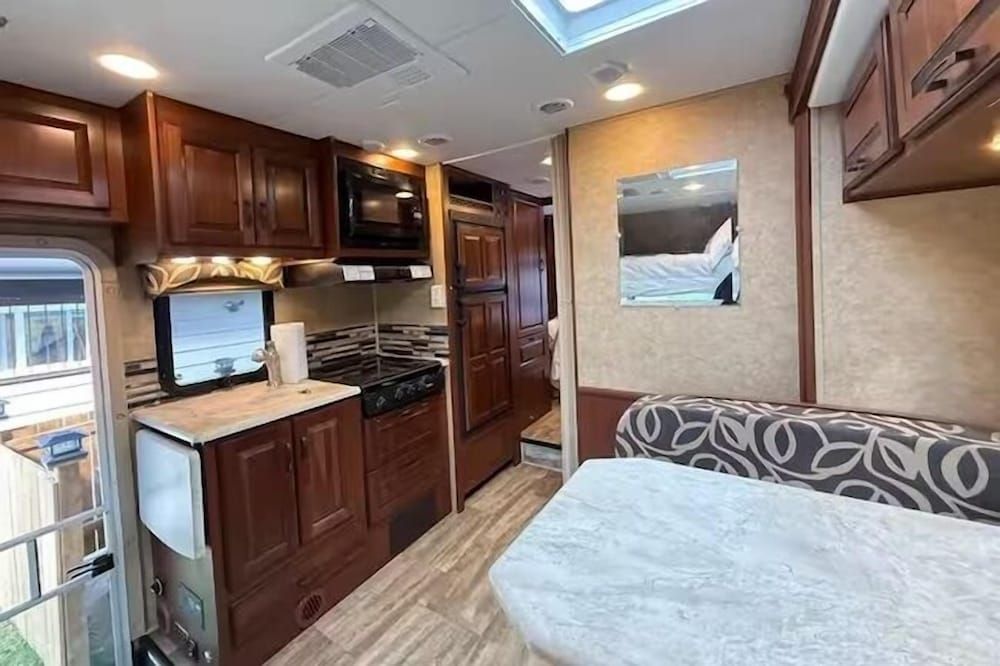 Prairie Junction Cabins Stettler Basic Cabin, Multiple Beds 4