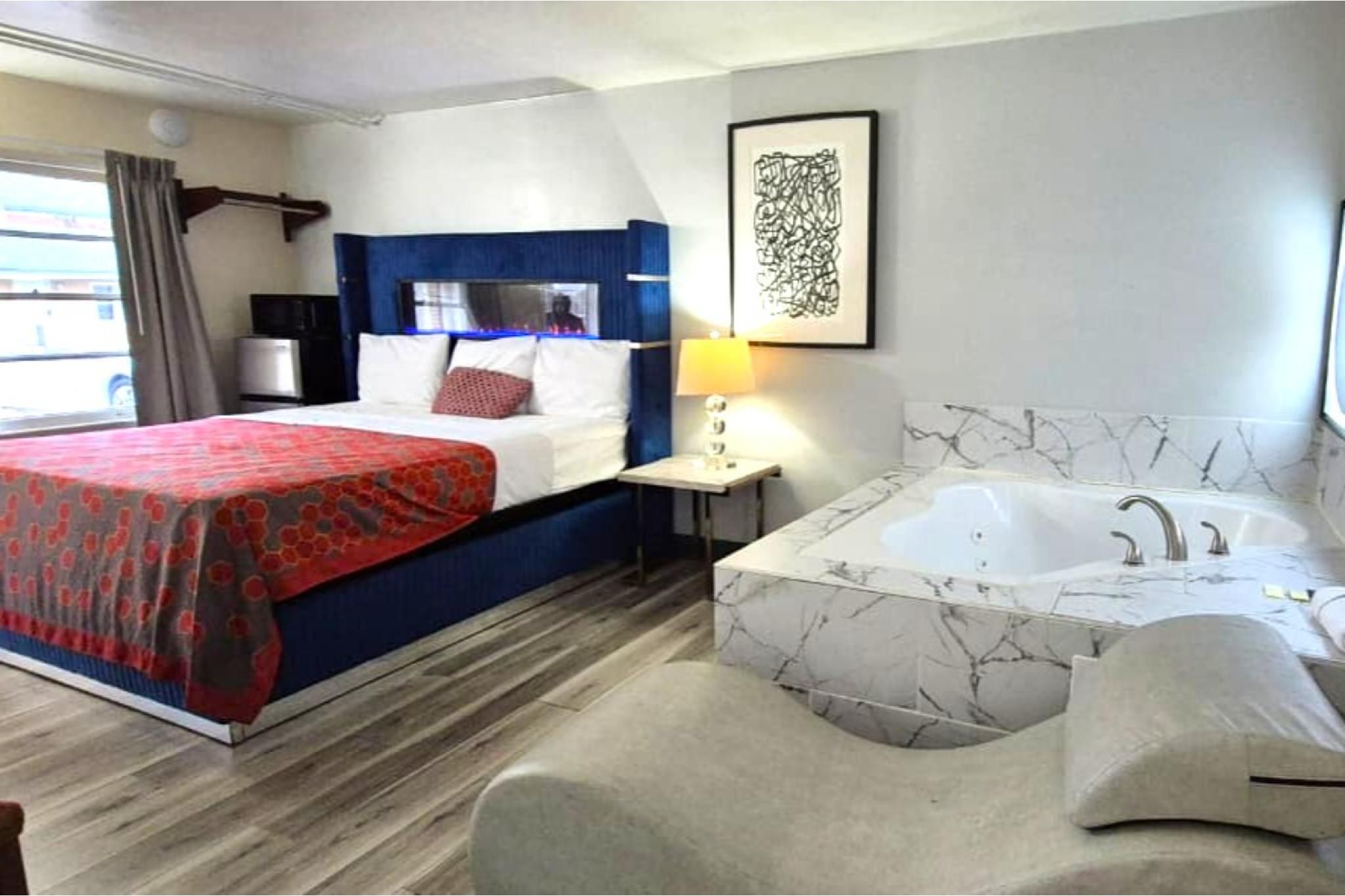 Jacuzzi Suite King Room