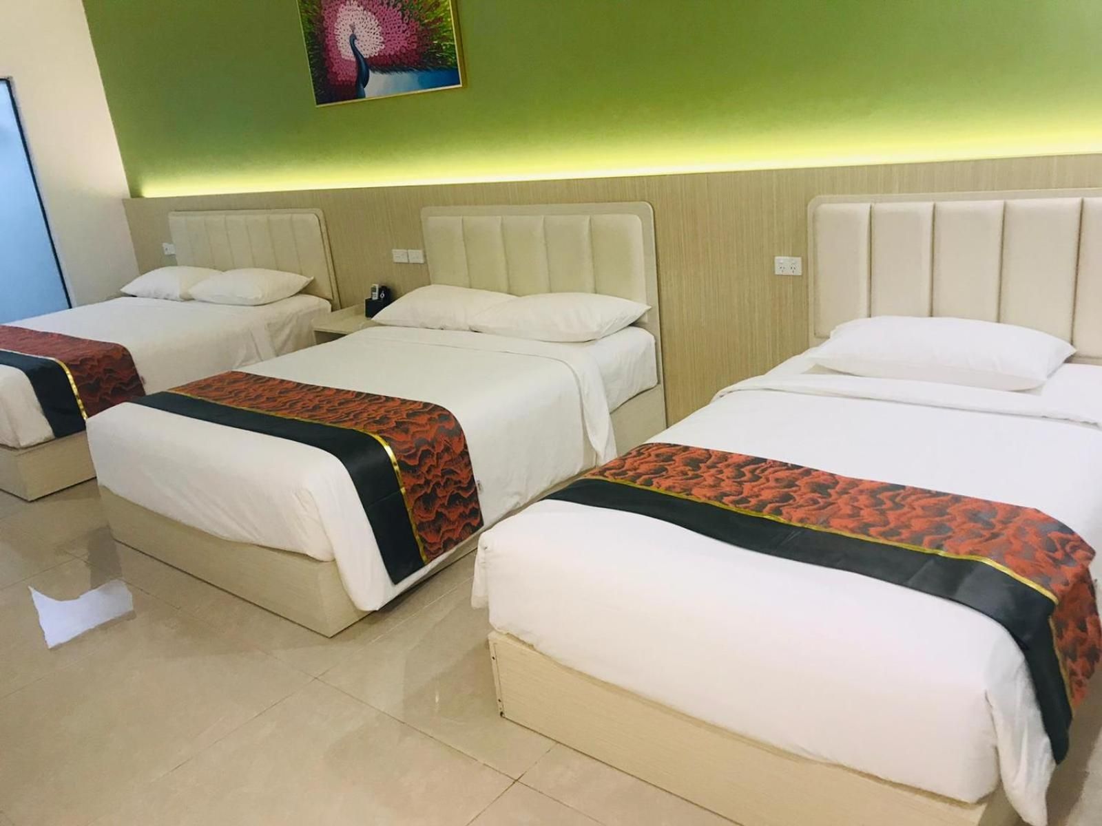 NAUSORI PLAZA HOTEL Family Room 3