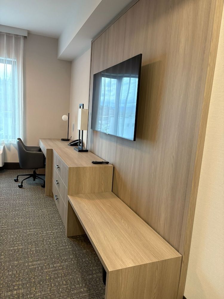 La Quinta Inn & Suites By Wyndham Kelowna Bc Room, 2 Queen Beds, Non Smoking 3