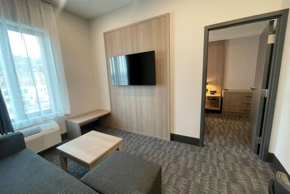 La Quinta Inn & Suites By Wyndham Kelowna Bc Suite, 1 Bedroom, Non Smoking 4