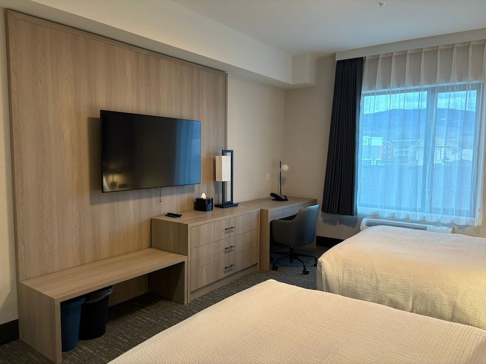 La Quinta Inn & Suites By Wyndham Kelowna Bc Room, 2 Queen Beds, Non Smoking 4