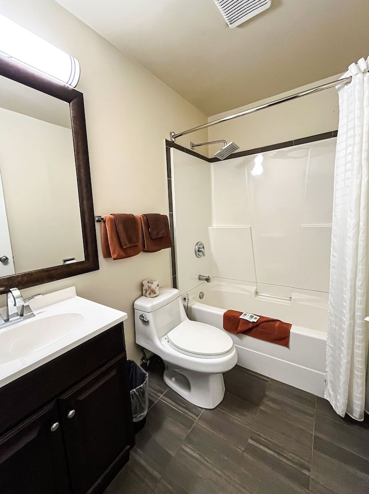 Northern Lights Inn & Suites Standard Double Room 8