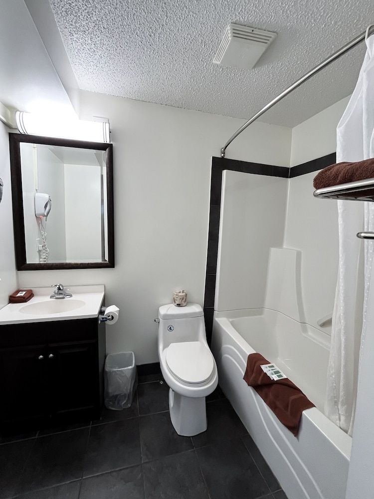 Northern Lights Inn & Suites Standard Double Room 7