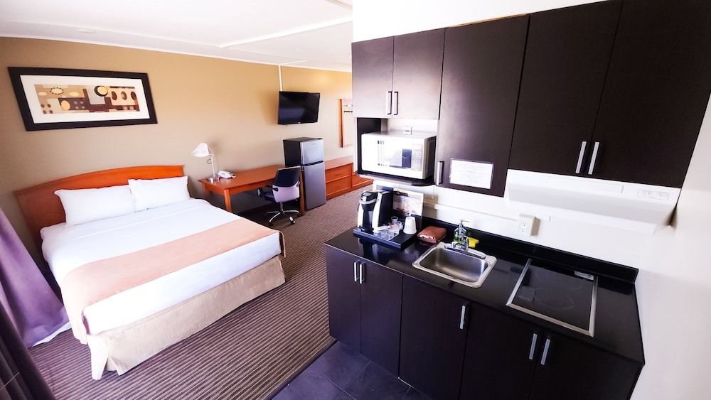 Northern Lights Inn & Suites Deluxe Double Room 2