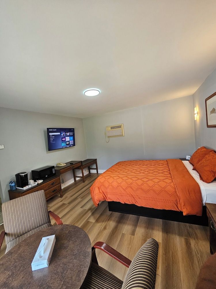 Arrowhead Inn by Baaman's Superior Single Room, 1 Queen Bed 4