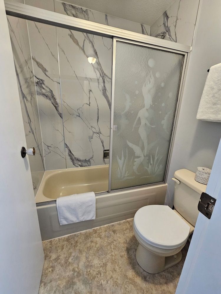 Arrowhead Inn by Baaman's Superior Single Room, 1 Queen Bed 26