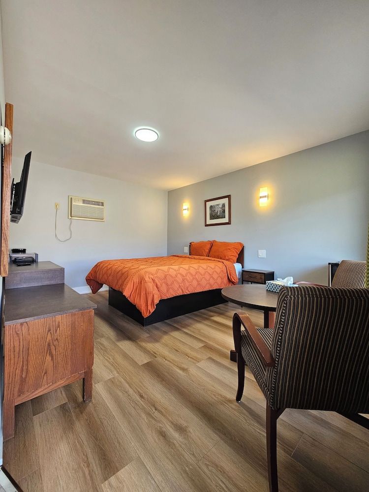 Arrowhead Inn by Baaman's Superior Single Room, 1 Queen Bed 15