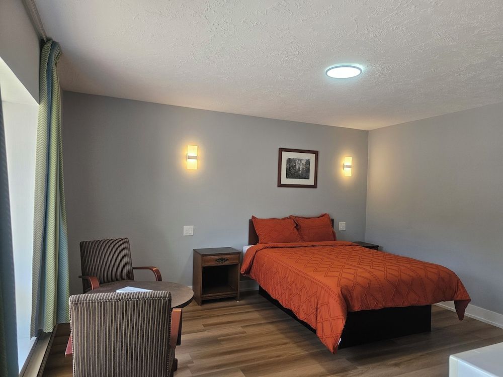 Arrowhead Inn by Baaman's Superior Single Room, 1 Queen Bed 3