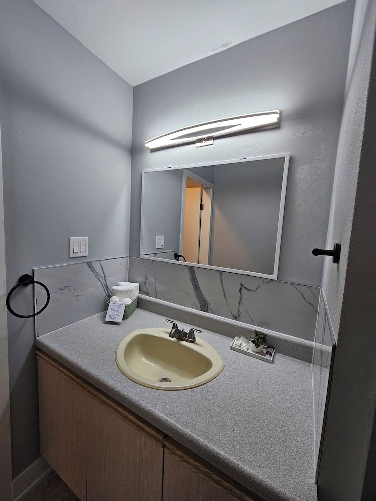 Arrowhead Inn by Baaman's Superior Single Room, 1 Queen Bed 24