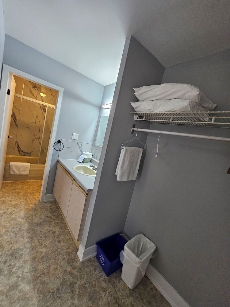 Arrowhead Inn by Baaman's Superior Single Room, 1 Queen Bed 23