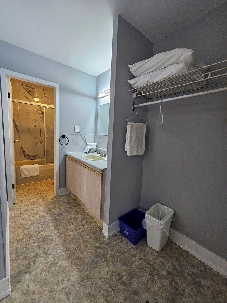 Arrowhead Inn by Baaman's Superior Single Room, 1 Queen Bed 25