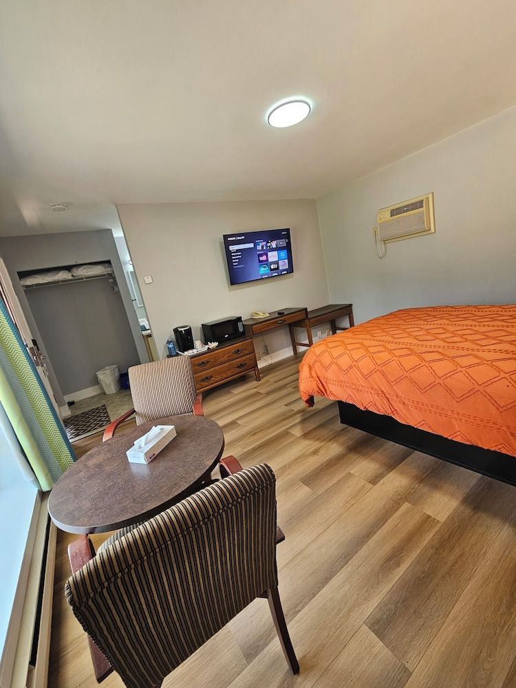 Arrowhead Inn by Baaman's Superior Single Room, 1 Queen Bed 5