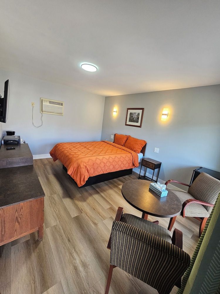 Arrowhead Inn by Baaman's Superior Single Room, 1 Queen Bed 8