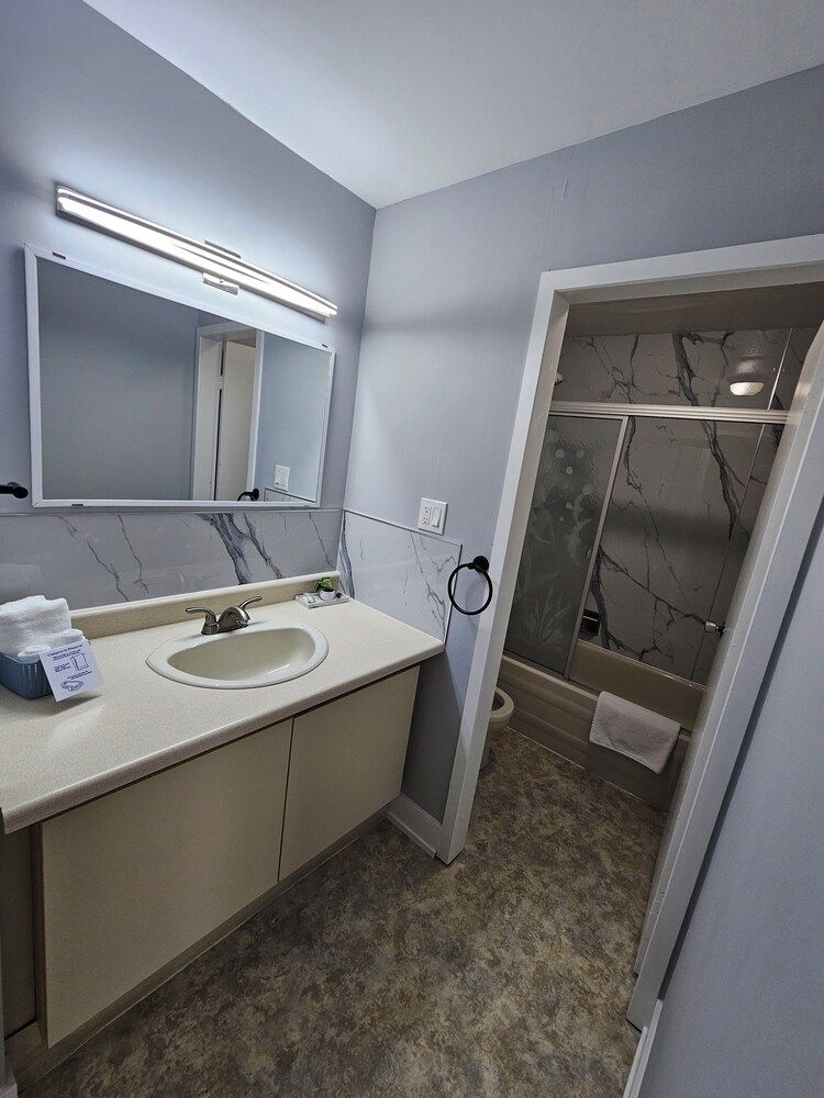 Arrowhead Inn by Baaman's Superior Single Room, 1 Queen Bed 20