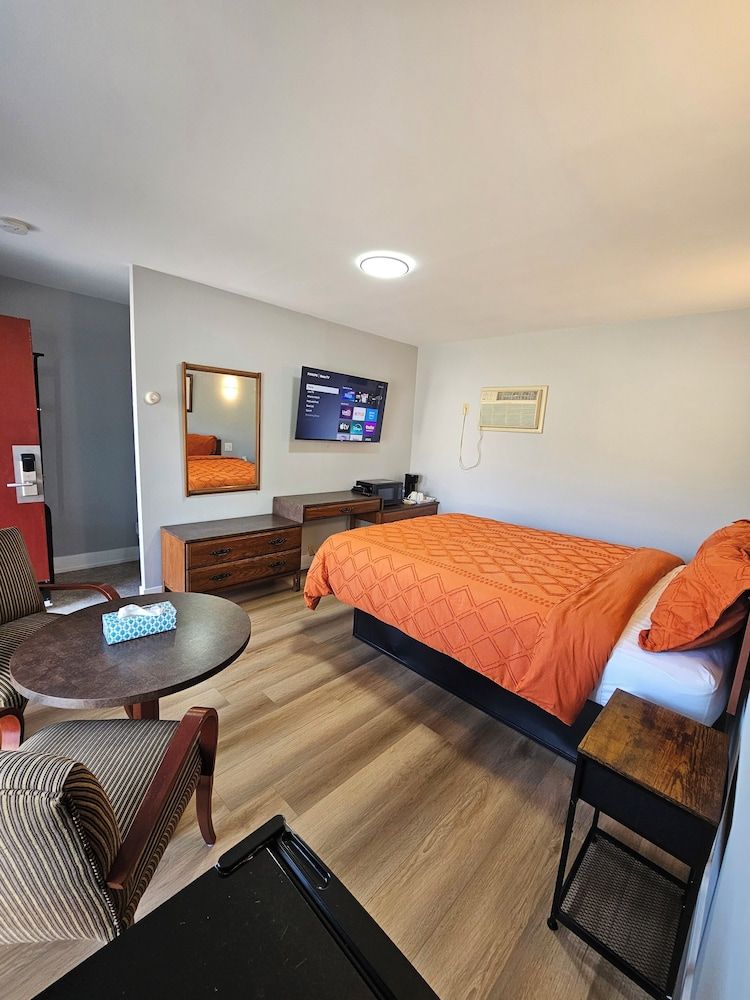 Arrowhead Inn by Baaman's Superior Single Room, 1 Queen Bed 13