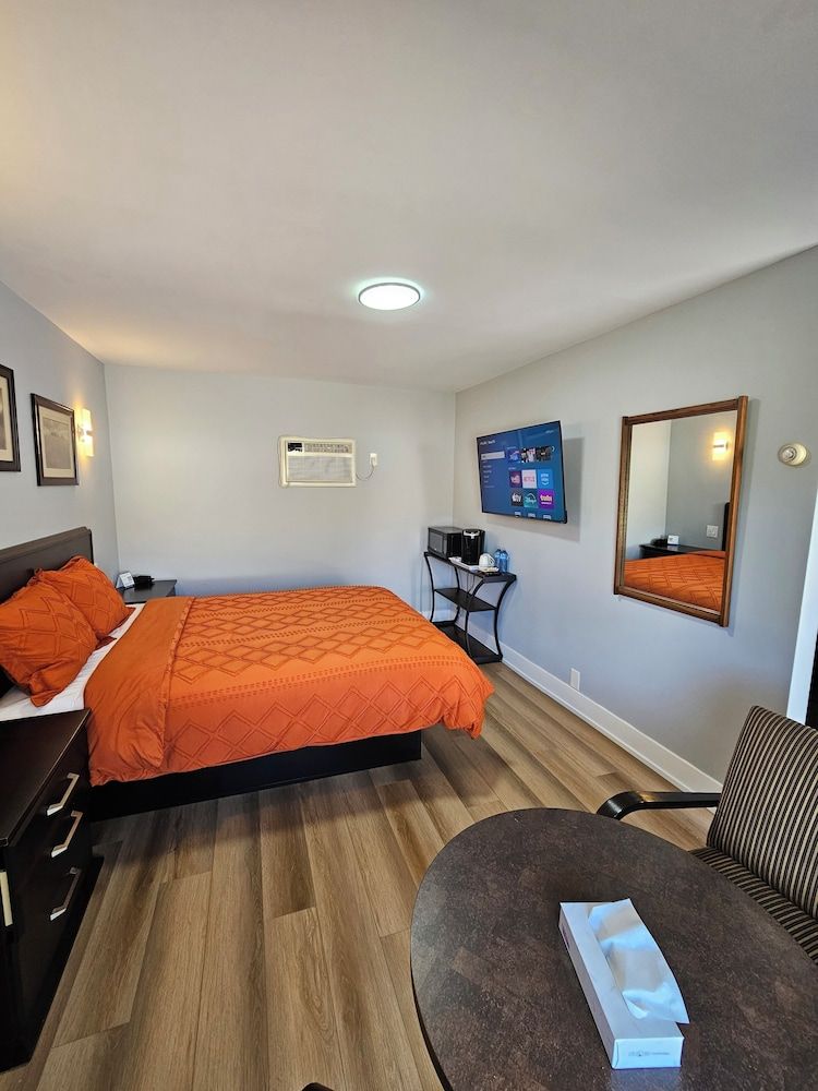 Arrowhead Inn by Baaman's Superior Single Room, 1 Queen Bed 10