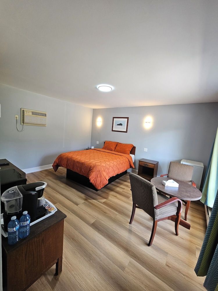 Arrowhead Inn by Baaman's Superior Single Room, 1 Queen Bed 6