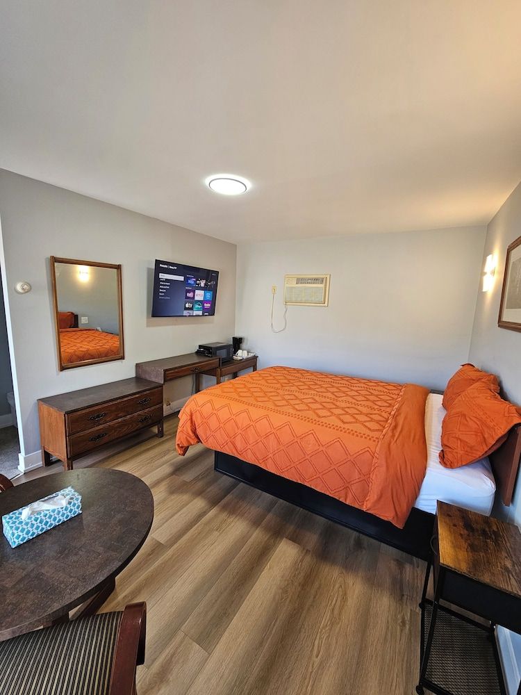 Arrowhead Inn by Baaman's Superior Single Room, 1 Queen Bed 9