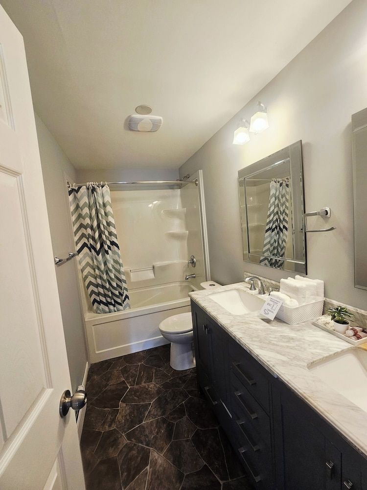 Arrowhead Inn by Baaman's Standard Double Room, 2 Double Beds 12