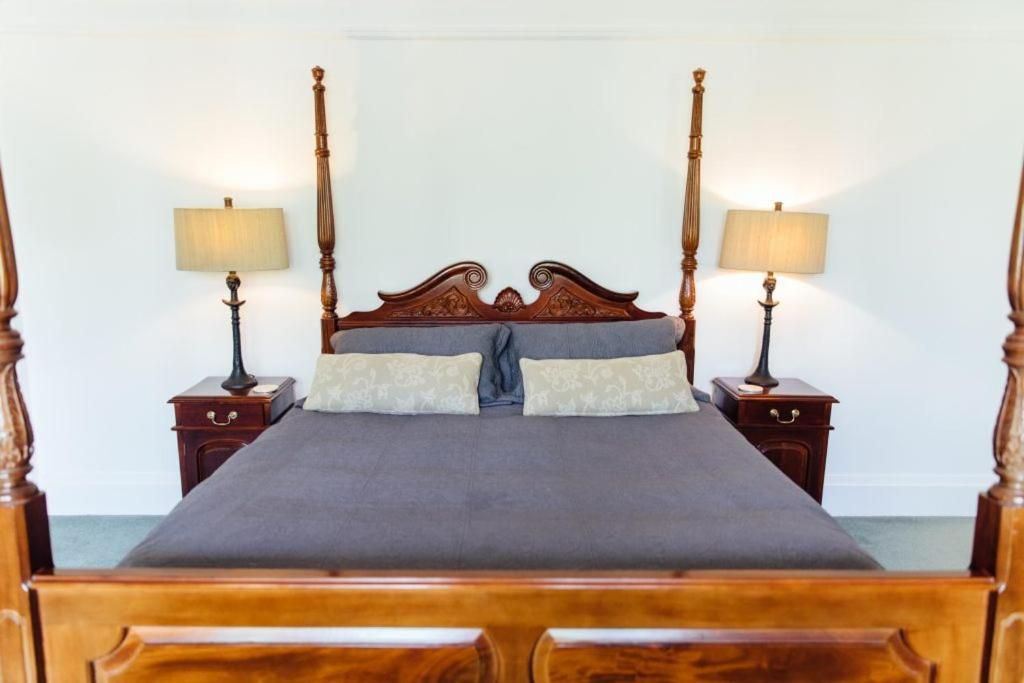 Queen Room with Garden View