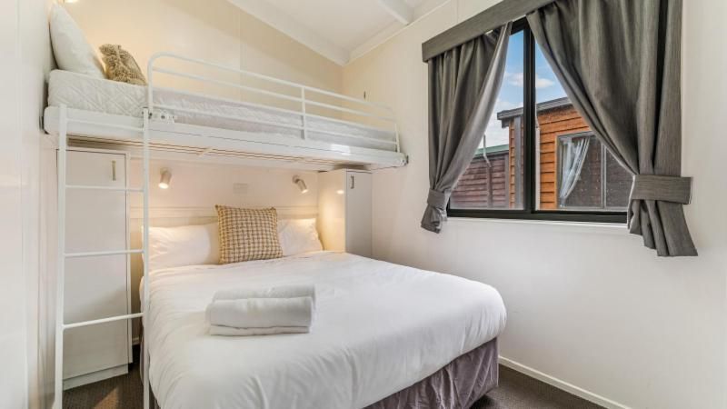 Deluxe Cabin 2BR - Sleeps 5