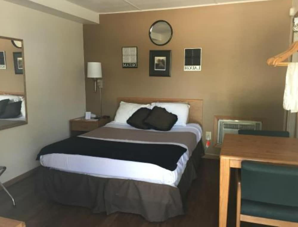 Victorian Motel & RV Park by Capital O Room, 1 Queen Bed, Non Smoking 3