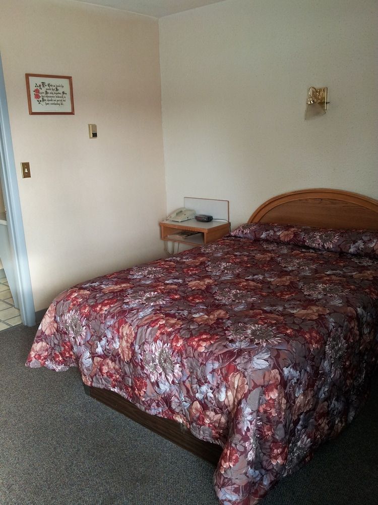 Westwind Motel Basic Single Room 2