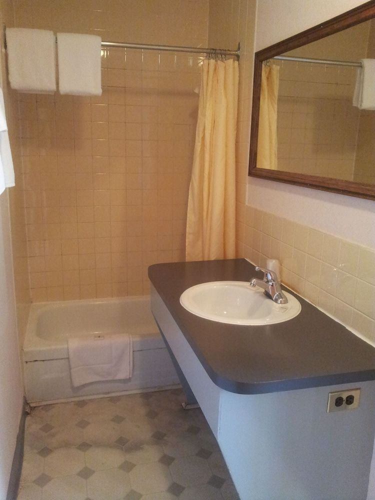 Westwind Motel Basic Single Room 4