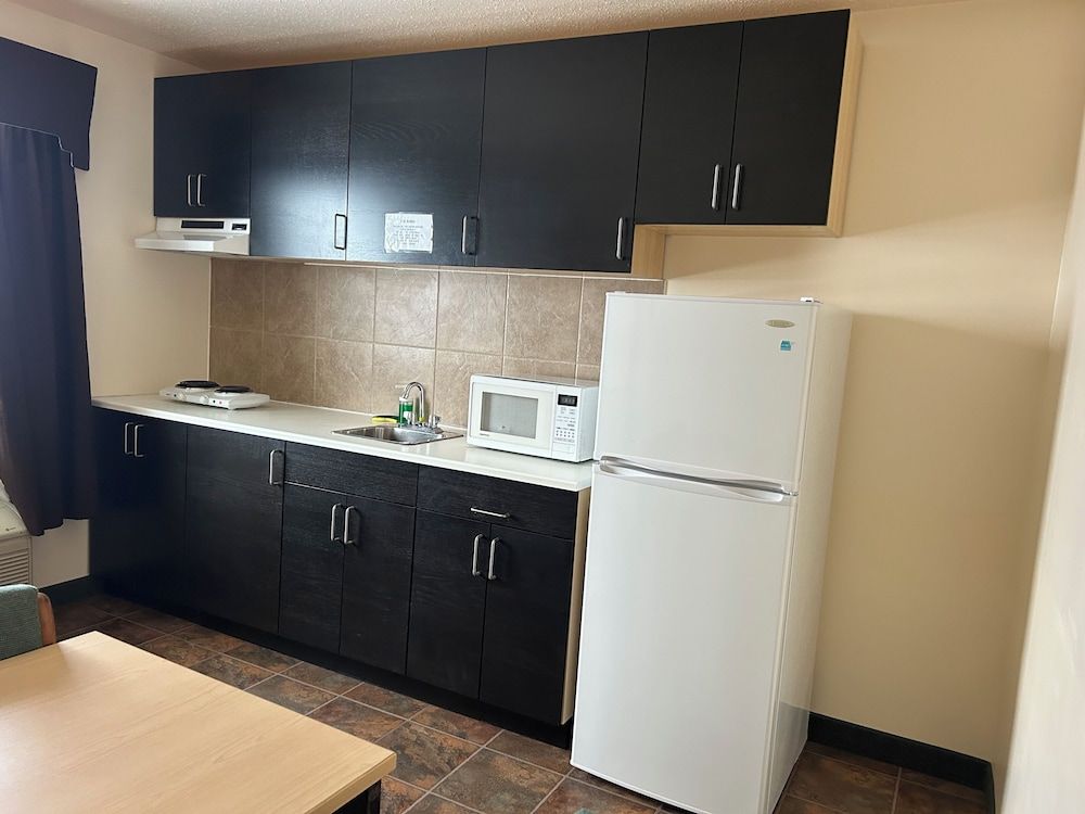 Travelodge by Wyndham Valleyview AB Room, 2 Queen Beds, Non Smoking (Efficiency) 5