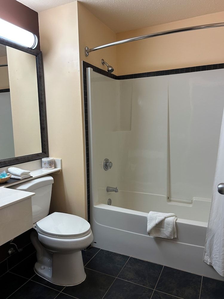 Travelodge by Wyndham Valleyview AB Room, 1 Queen Bed, Smoking 5