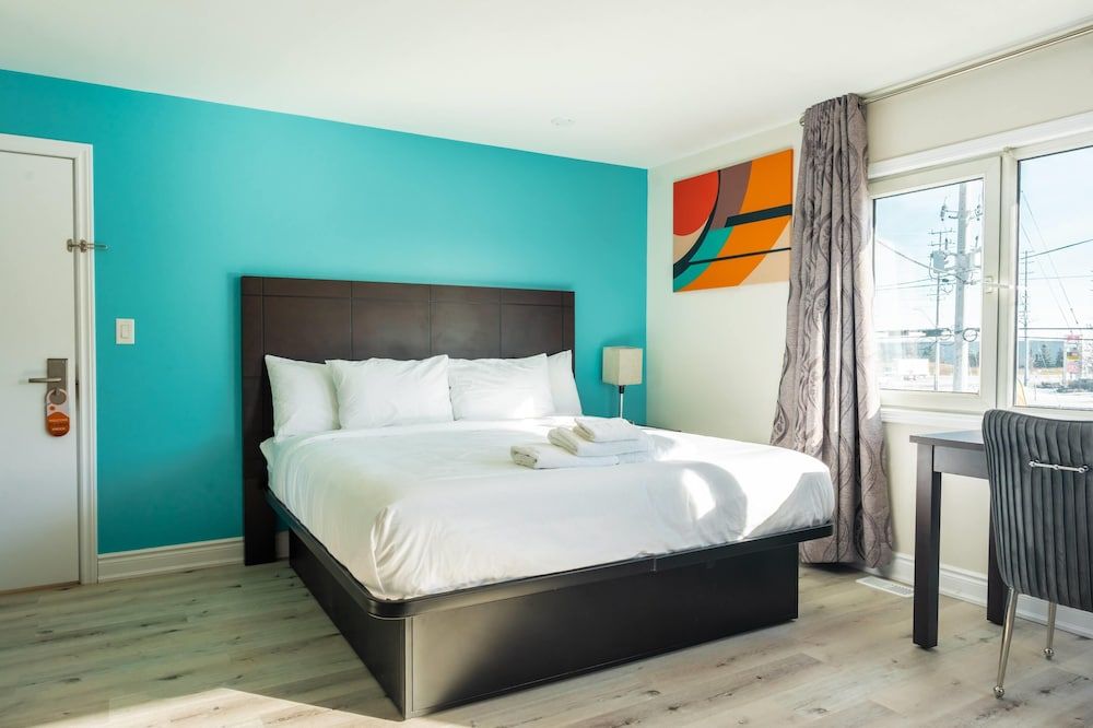 Howard Johnson By Wyndham Brampton 1 King Bed, Non-Smoking