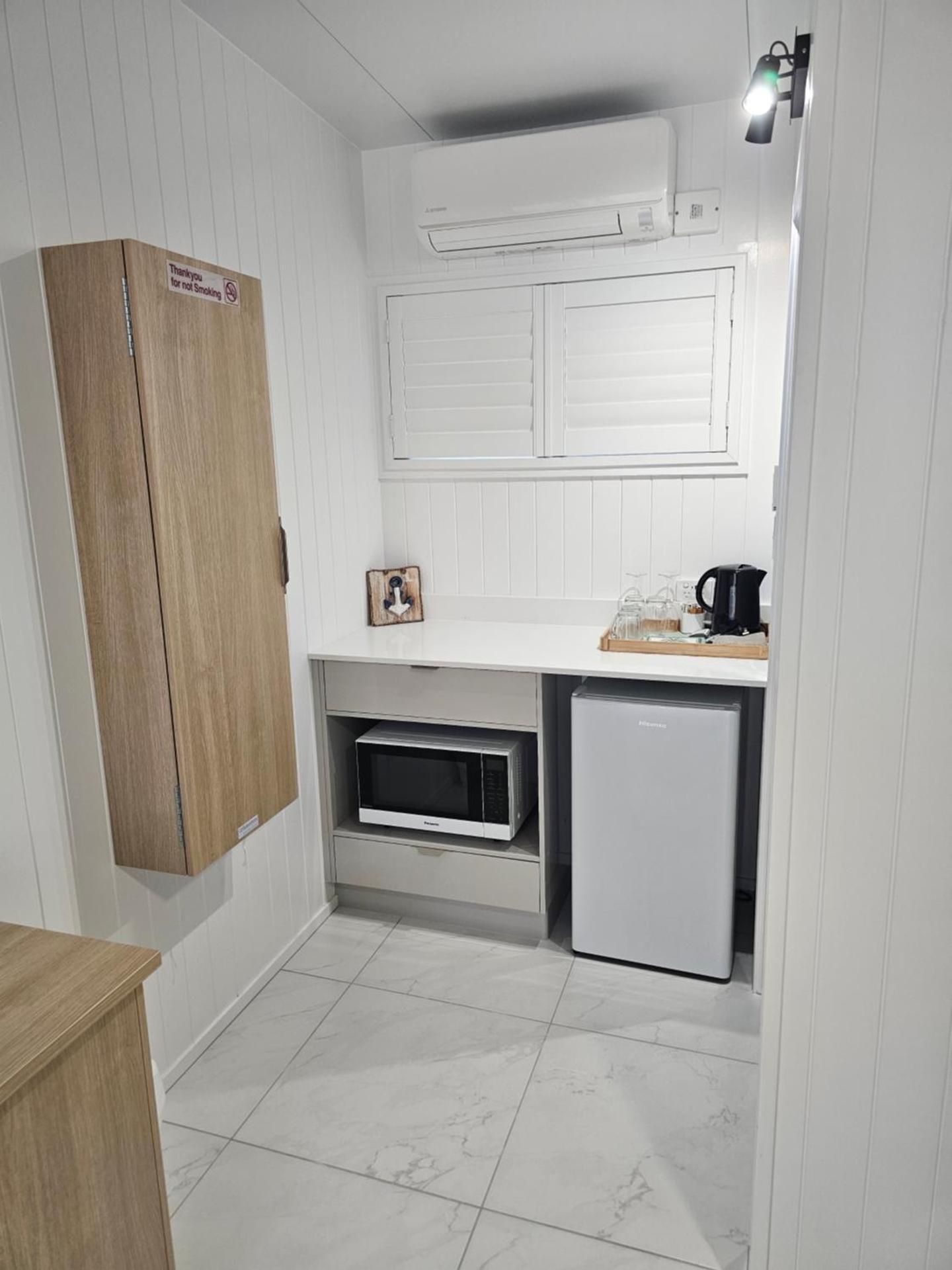 Villa La Sini Yeppoon Standard Queen Room 2