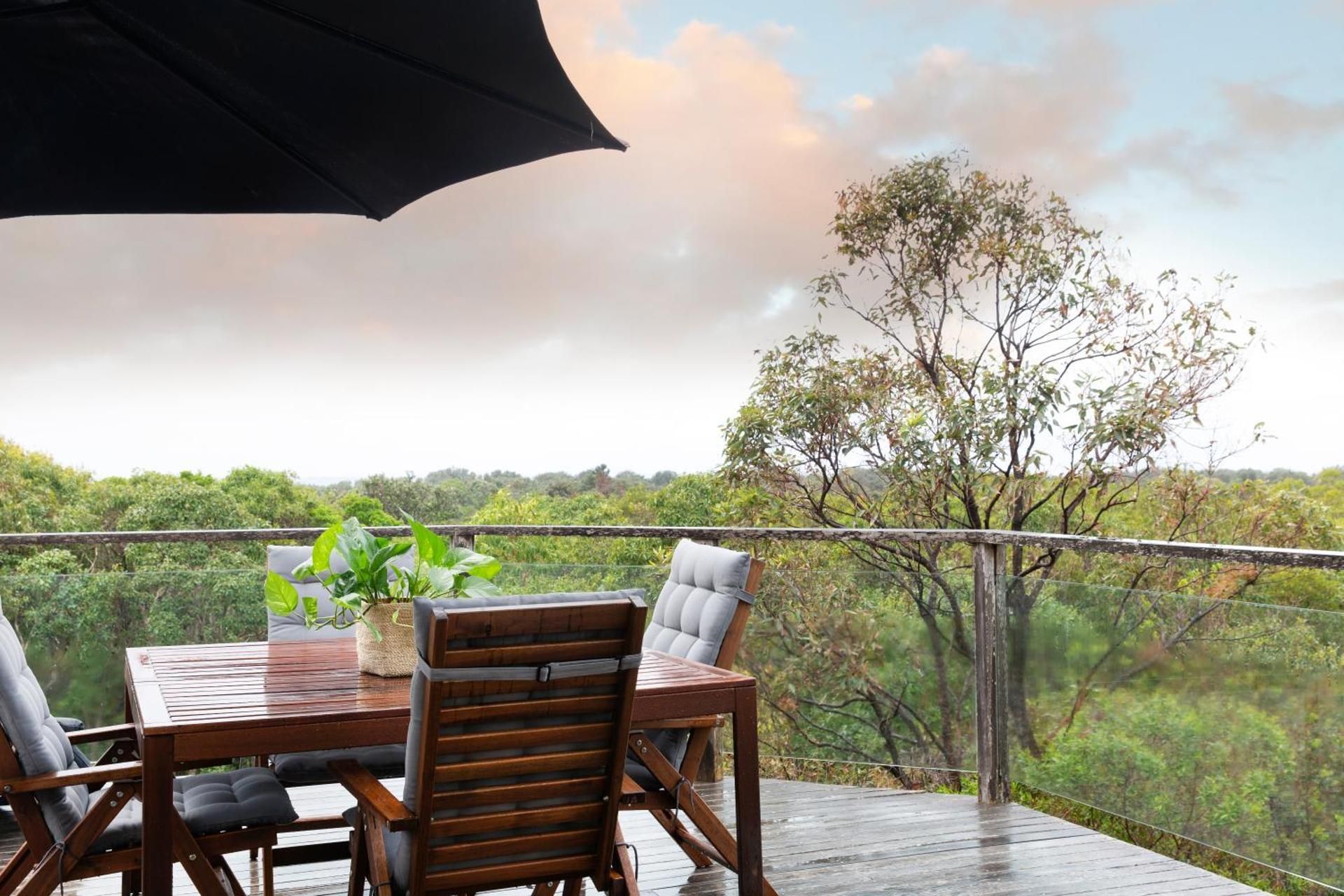 Two-Bedroom House with Hot Tub - Treetop (Lorikeet)
